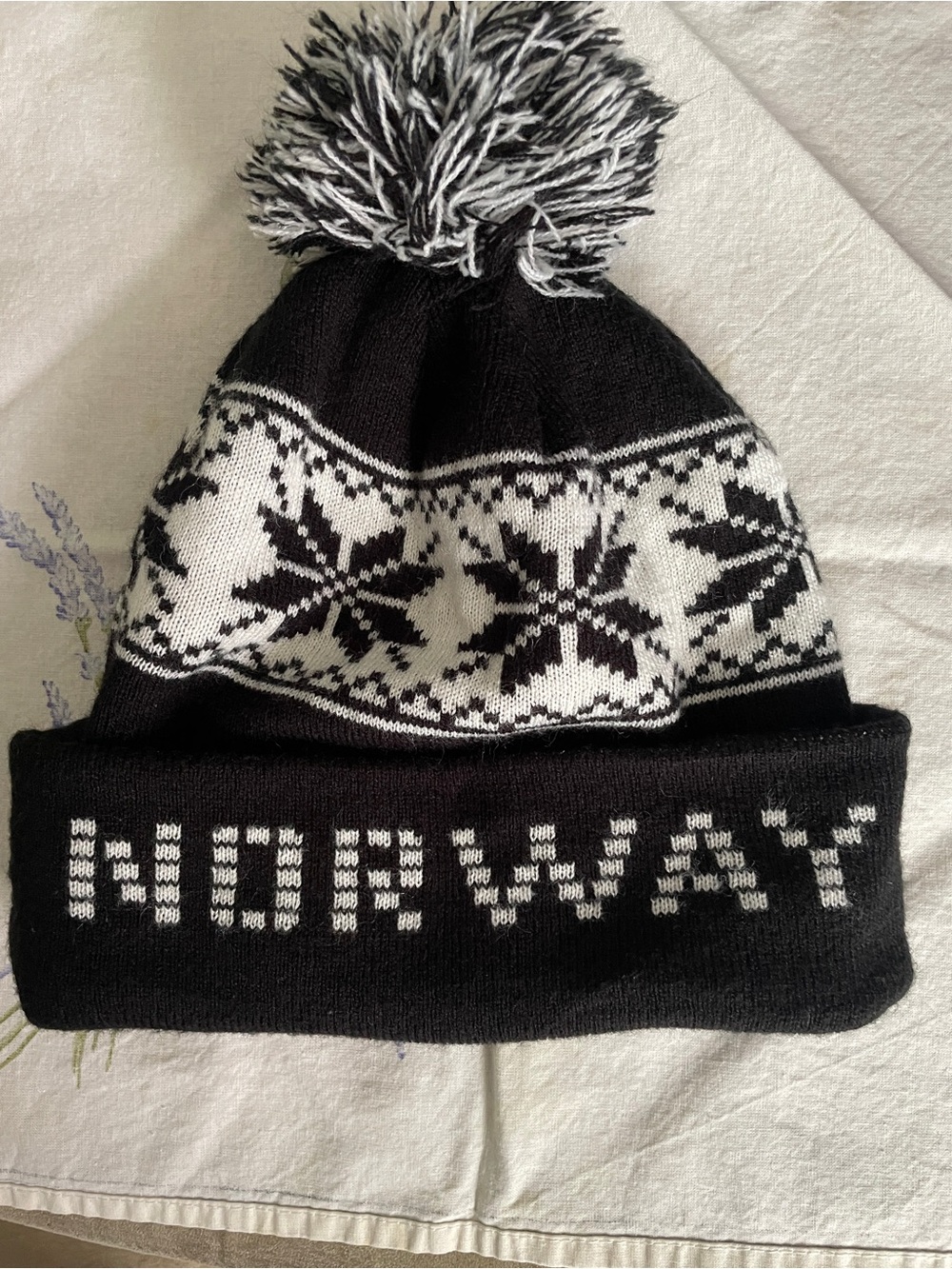 Norway Pom Beanie - Black & White